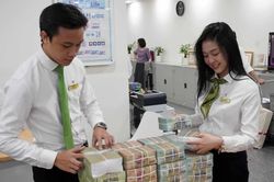 L&atilde;i vay ti&ecirc;u d&ugrave;ng tăng cao, t&iacute;n chấp chạm mức 75% mỗi năm
