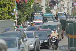 H&agrave; Nội: Nhiều vị tr&iacute; r&agrave;o chắn phục vụ thi c&ocirc;ng dự &aacute;n ảnh hưởng đến đi lại