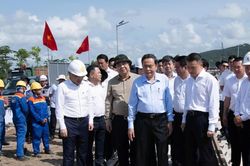 Chủ tịch Quốc hội Trần Thanh Mẫn kiểm tra tiến độ c&aacute;c dự &aacute;n phục vụ APEC 2027