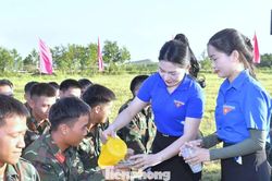 Tiếp sức thao trường trước cuộc diễn tập t&aacute;c chiến ph&ograve;ng thủ lớn