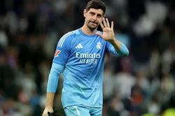 Courtois vắng mặt đột xuất trước thềm El Clasico, Real gặp tổn thất lớn