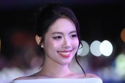 H&agrave;ng ngh&igrave;n người đổ về phố đi bộ Trần Nh&acirc;n T&ocirc;ng