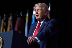 Tổng thống Trump tuy&ecirc;n bố 'Đan Mạch đ&atilde; trao Greenland cho Mỹ'