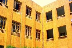 27 nh&acirc;n vi&ecirc;n một trường đại học bị sa thải v&igrave; sử dụng bằng cấp giả