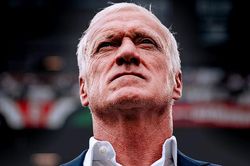 Real Madrid chọn Deschamps thay Mourinho nếu thua Barca