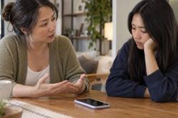 Gi&aacute;m s&aacute;t con tr&ecirc;n mạng: L&agrave;m sao để kh&ocirc;ng đ&aacute;nh mất niềm tin?