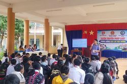 VKSND khu vực 12, TP Đ&agrave; Nẵng tuy&ecirc;n truyền ph&ograve;ng chống bạo lực học đường