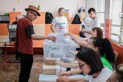Người d&acirc;n Bulgaria đi bỏ phiếu bầu Tổng thống trong bối cảnh Biển Đen dậy s&oacute;ng
