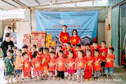 Ch&agrave;ng trai xứ Thanh v&agrave; h&agrave;nh tr&igrave;nh 10 năm lan tỏa y&ecirc;u thương