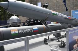 Nga v&agrave; Ấn Độ th&uacute;c đẩy n&acirc;ng cấp t&ecirc;n lửa h&agrave;nh tr&igrave;nh BrahMos
