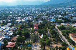 Độc đ&aacute;o ng&ocirc;i ch&ugrave;a từ vỏ ốc b&ecirc;n vịnh Cam Ranh