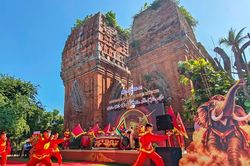 Tr&igrave;nh diễn v&agrave; trải nghiệm di sản văn h&oacute;a tại di t&iacute;ch th&aacute;p Đ&ocirc;i