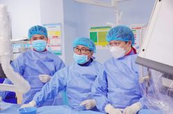 Bệnh viện ĐH Y Dược - Ho&agrave;ng Anh Gia Lai thực hiện kỹ thuật can thiệp mạch thận cho 2 bệnh nh&acirc;n