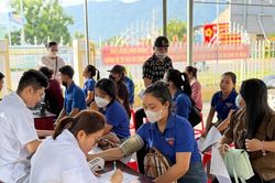 Gần 120 người tham gia hiến m&aacute;u t&igrave;nh nguyện tại x&atilde; Nam Ninh H&ograve;a