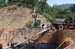 Đẩy nhanh khắc phục sạt lở tr&ecirc;n Tỉnh lộ 160 ven s&ocirc;ng Chảy