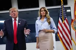 Tổng thống Donald Trump bỏ phiếu sớm trong bầu cử giữa kỳ, n&oacute;i đ&atilde; &ldquo;bầu cho đảng Cộng h&ograve;a&rdquo;