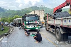 Quốc lộ 12 &ugrave;n tắc k&eacute;o d&agrave;i khoảng 1km