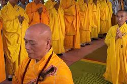 Đắk Lắk: Lễ r&oacute;t đồng đ&uacute;c tượng Bồ-t&aacute;t Qu&aacute;n Thế &Acirc;m v&agrave; Địa Tạng tại ch&ugrave;a Thiện Hoa