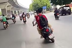 H&agrave; Nội: Nam sinh 15 tuổi l&aacute;i xe lạng l&aacute;ch tr&ecirc;n phố, phụ huynh bị phạt 9 triệu đồng