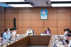 Chủ tịch Quốc hội Trần Thanh Mẫn: Kh&ocirc;ng nới lỏng qu&aacute; mức điều kiện tiếp cận thị trường