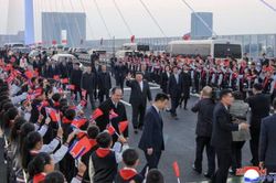 Nh&agrave; l&atilde;nh đạo Kim Jong Un đến thăm th&agrave;nh phố bi&ecirc;n giới của Trung Quốc