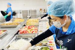 Bữa ăn học đường - ưu đ&atilde;i phải đi c&ugrave;ng tr&aacute;ch nhiệm