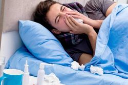 V&igrave; sao c&uacute;m A vẫn c&oacute; thể g&acirc;y nguy hiểm v&agrave; suy h&ocirc; hấp d&ugrave; chỉ sốt nhẹ?