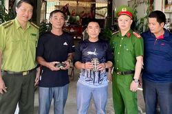 Ph&aacute;t hiện cặp r&ugrave;a qu&yacute; hiếm khi cuốc đất trong vườn
