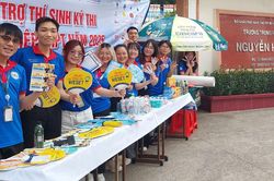 Sinh vi&ecirc;n TPHCM mang tri thức, kh&aacute;t vọng g&oacute;p sức dựng x&acirc;y tương lai