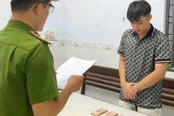 Trộm 133 triệu đồng trong &ocirc; t&ocirc;, thanh ni&ecirc;n mang 20 triệu về đưa mẹ