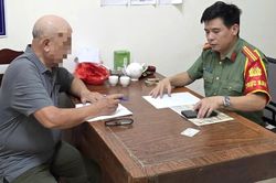 Su&yacute;t mất h&agrave;ng trăm triệu v&igrave; cuộc điện thoại từ c&ocirc;ng an 'rởm'