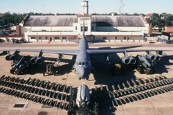 Vì sao oanh tạc cơ B-36 bị 'pháo đài bay' B-52 thay thế?