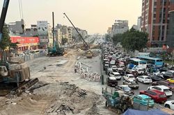H&agrave; Nội đang c&oacute; 11 dự &aacute;n với 62 điểm r&agrave;o chắn phục vụ thi c&ocirc;ng