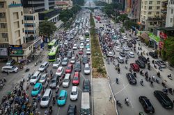 Cảnh &ugrave;n tắc tại n&uacute;t giao La Th&agrave;nh - Nguyễn Ch&iacute; Thanh sau ph&acirc;n luồng