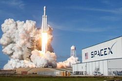 SpaceX vay 40 tỷ USD