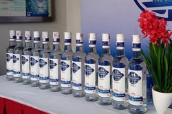 Chủ h&atilde;ng Vodka H&agrave; Nội bất ngờ l&atilde;i kỷ lục