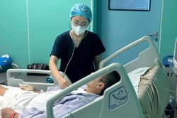 Cơn sốt khiến ch&agrave;ng trai 23 tuổi phải chạy ECMO 13 ng&agrave;y
