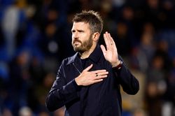 Carrick chưa muốn rời MU