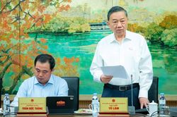 Tổng B&iacute; thư, Chủ tịch nước T&ocirc; L&acirc;m:Bỏ giấy ph&eacute;p nhưng kh&ocirc;ng được bỏ trống tr&aacute;ch nhiệm quản l&yacute;