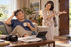 Chồng nghỉ hưu, vợ bỗng muốn&hellip; chồng ra đường?