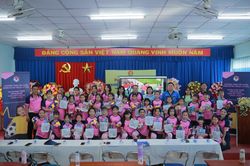 'Những bước ch&acirc;n nhiệm m&agrave;u' mở rộng s&acirc;n chơi b&oacute;ng đ&aacute; cho trẻ em g&aacute;i tại Cần Thơ