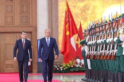Thủ tướng L&ecirc; Minh Hưng chủ tr&igrave; lễ đ&oacute;n ch&iacute;nh thức Thủ tướng Ba Lan