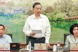 Tổng B&iacute; thư, Chủ tịch nước T&ocirc; L&acirc;m: Cắt giảm thủ tục phải đi đ&ocirc;i với kiểm so&aacute;t an to&agrave;n