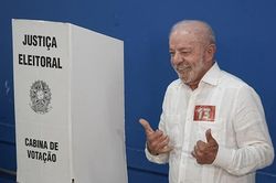Tổng thống Brazil Lula da Silva t&aacute;i đắc cử