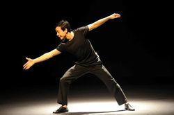 Người kể chuyện bằng ng&ocirc;n ngữ h&igrave;nh thể