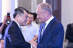 [Ảnh] Thủ tướng L&ecirc; Minh Hưng v&agrave; Thủ tướng Donald Tusk dự Hội nghị b&agrave;n tr&ograve;n Doanh nghiệp Việt Nam-Ba Lan
