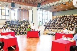 'Phi&ecirc;n t&ograve;a giả định' trong trường học