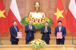 Thủ tướng L&ecirc; Minh Hưng hội đ&agrave;m với Thủ tướng Ba Lan