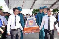 Truy điệu v&agrave; an t&aacute;ng 5 h&agrave;i cốt liệt sĩ tại x&atilde; Điện B&agrave;n T&acirc;y