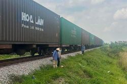 T&agrave;u hỏa va chạm xe m&aacute;y l&agrave;m 1 người chết